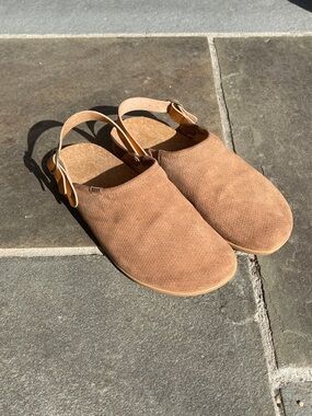 Reef slip in clogs size 9